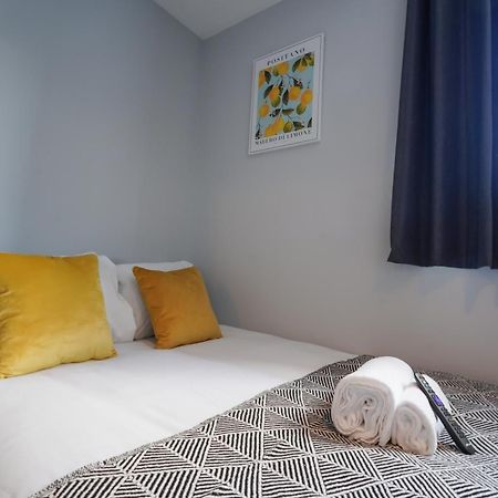 En-Suite Double Rooms, Smart Tv Comfy Style Llanelli Exteriér fotografie