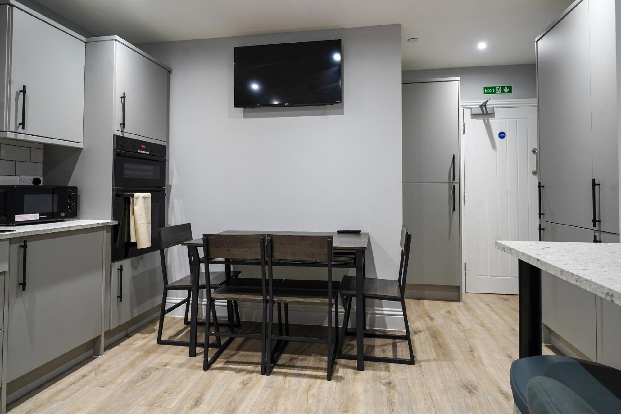 En-Suite Double Rooms, Smart Tv Comfy Style Llanelli Exteriér fotografie