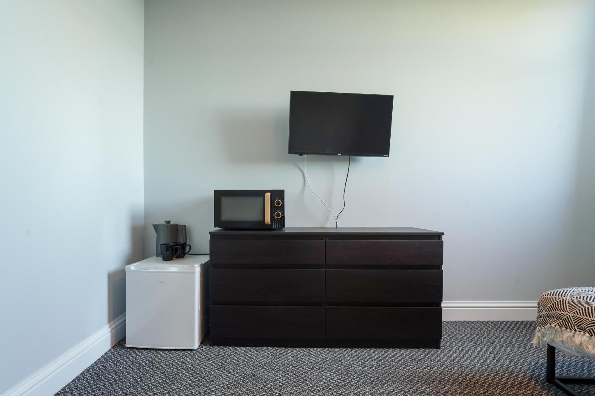 En-Suite Double Rooms, Smart Tv Comfy Style Llanelli Exteriér fotografie