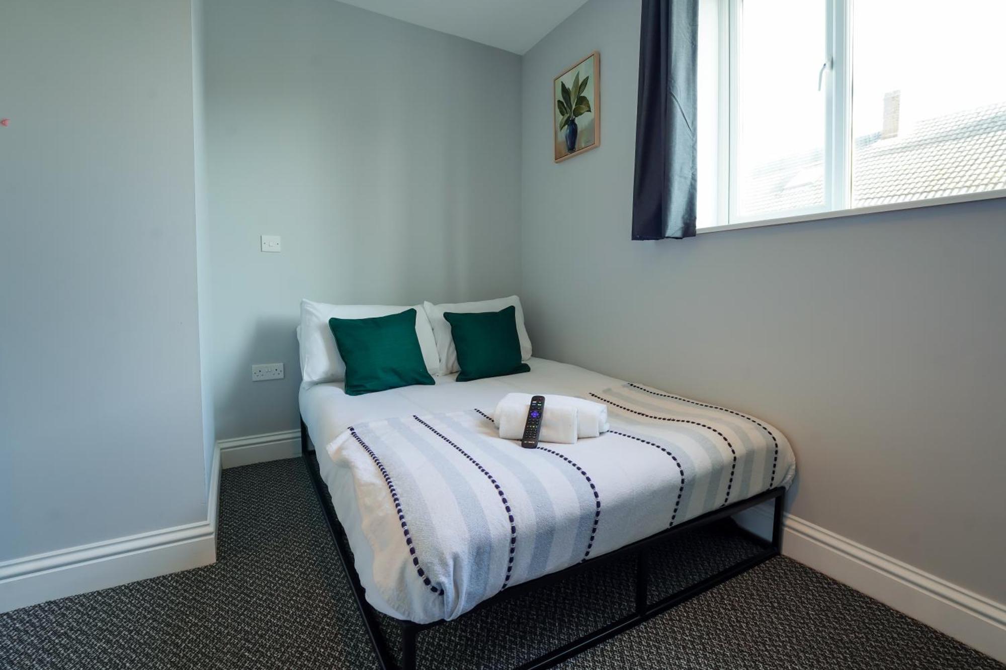En-Suite Double Rooms, Smart Tv Comfy Style Llanelli Exteriér fotografie