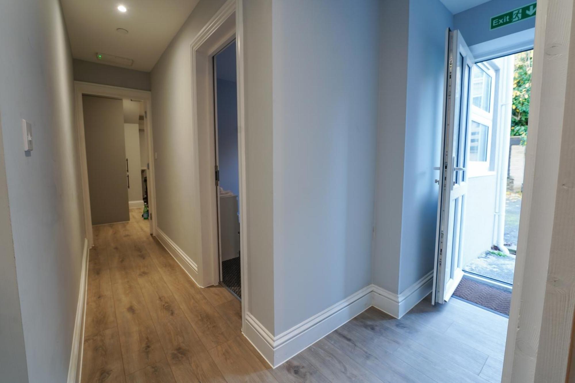 En-Suite Double Rooms, Smart Tv Comfy Style Llanelli Exteriér fotografie