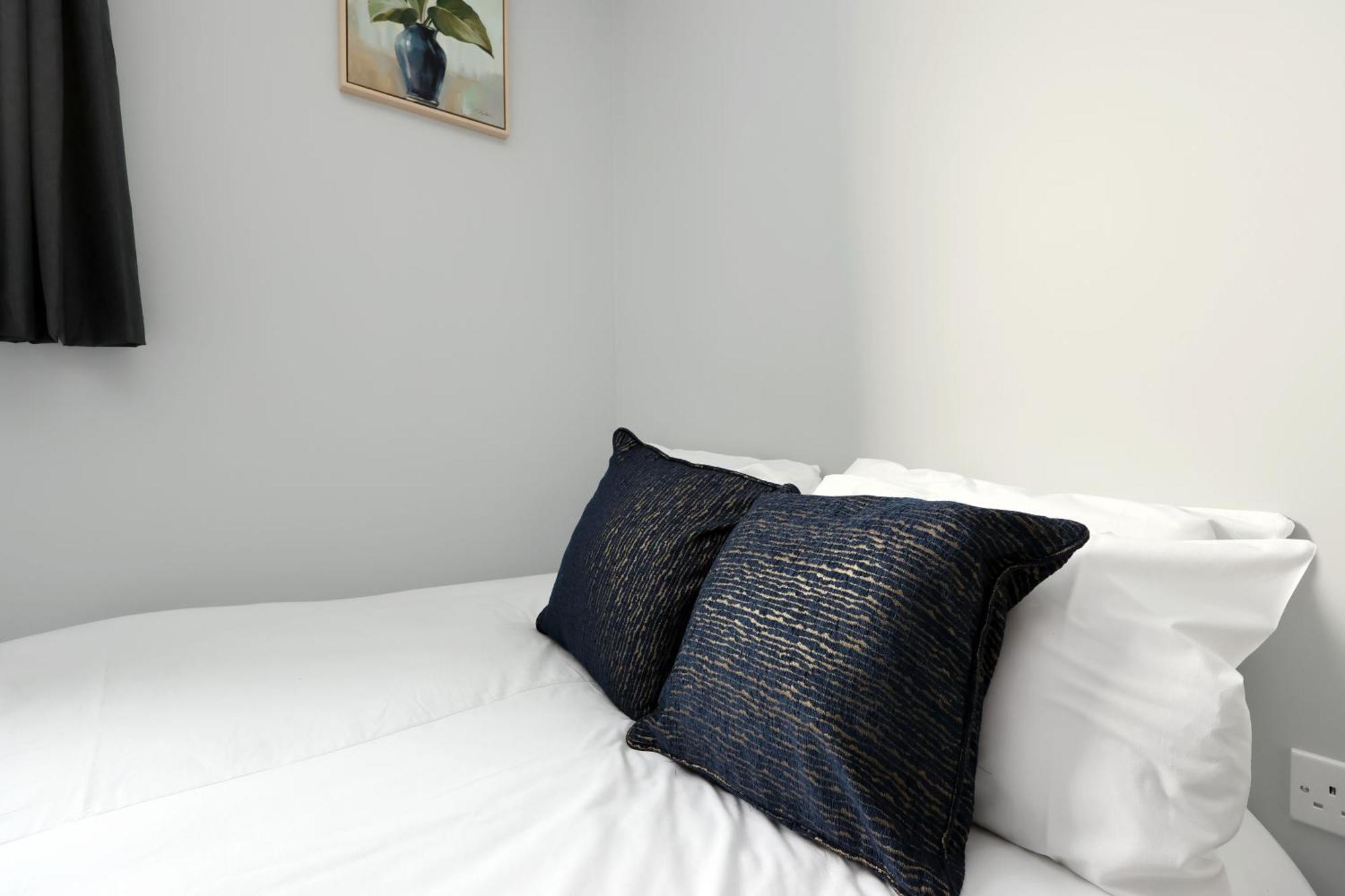 En-Suite Double Rooms, Smart Tv Comfy Style Llanelli Exteriér fotografie