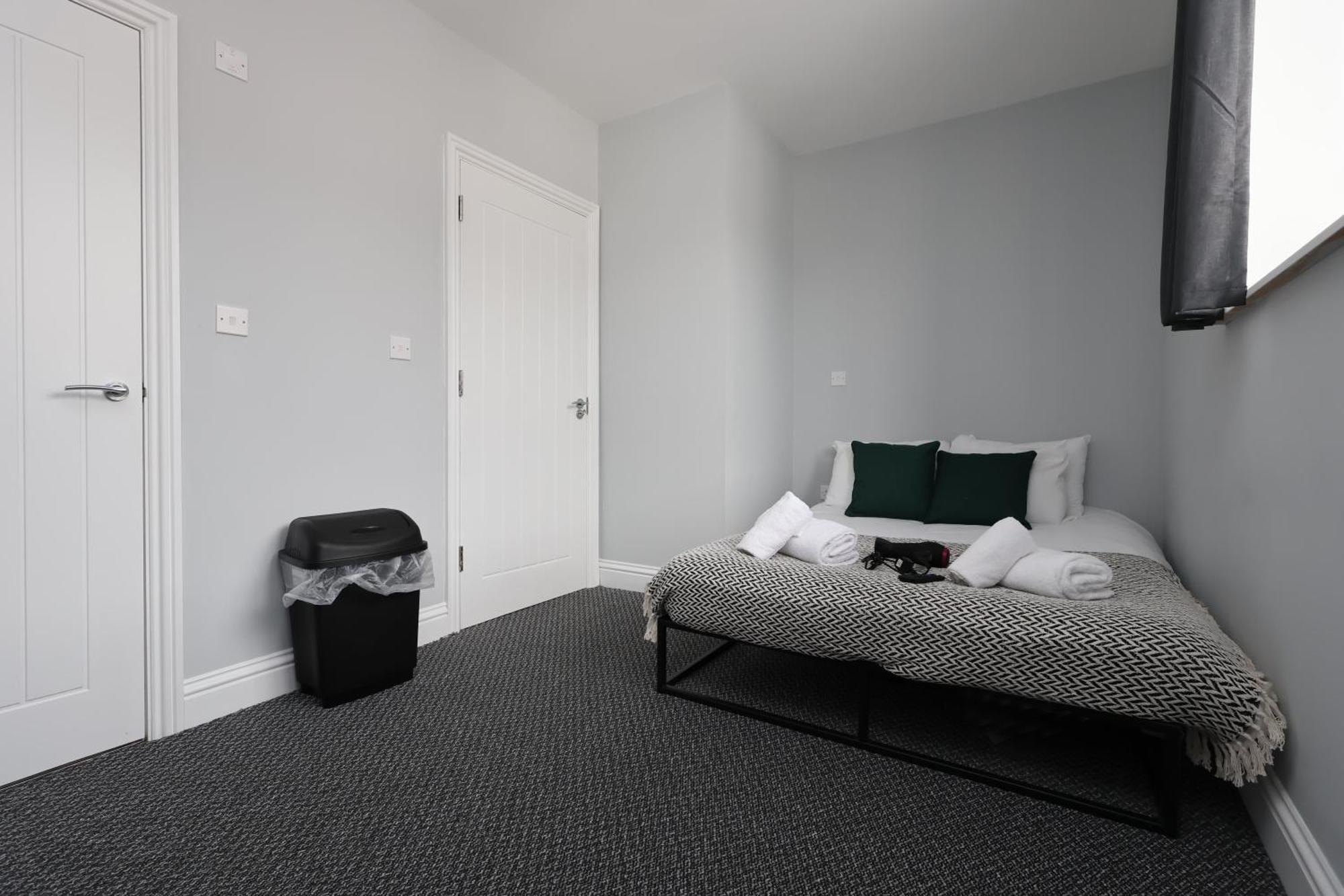 En-Suite Double Rooms, Smart Tv Comfy Style Llanelli Exteriér fotografie