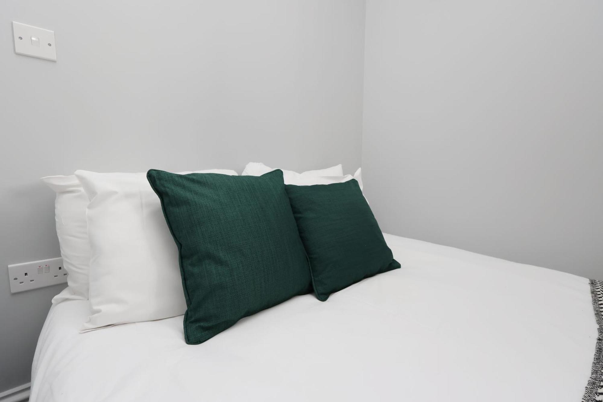 En-Suite Double Rooms, Smart Tv Comfy Style Llanelli Exteriér fotografie