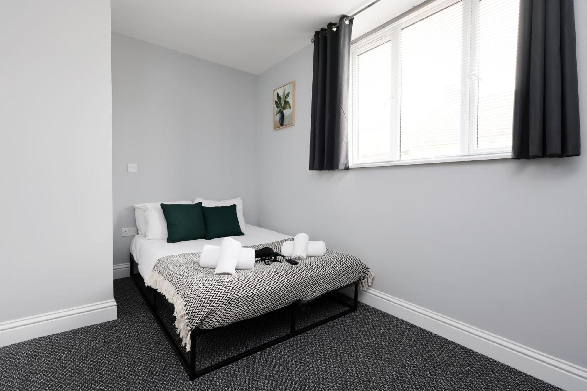 En-Suite Double Rooms, Smart Tv Comfy Style Llanelli Exteriér fotografie