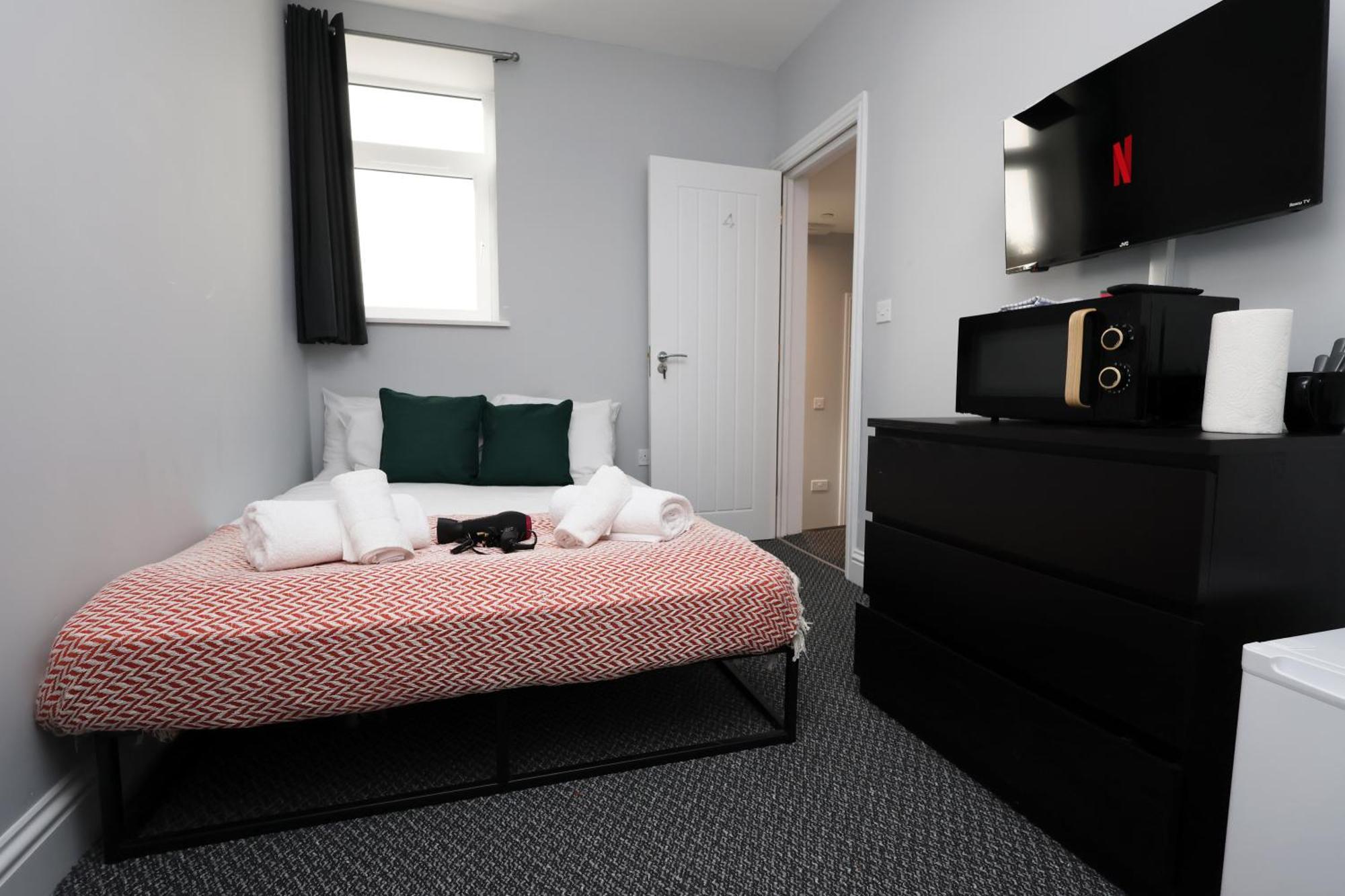 En-Suite Double Rooms, Smart Tv Comfy Style Llanelli Exteriér fotografie