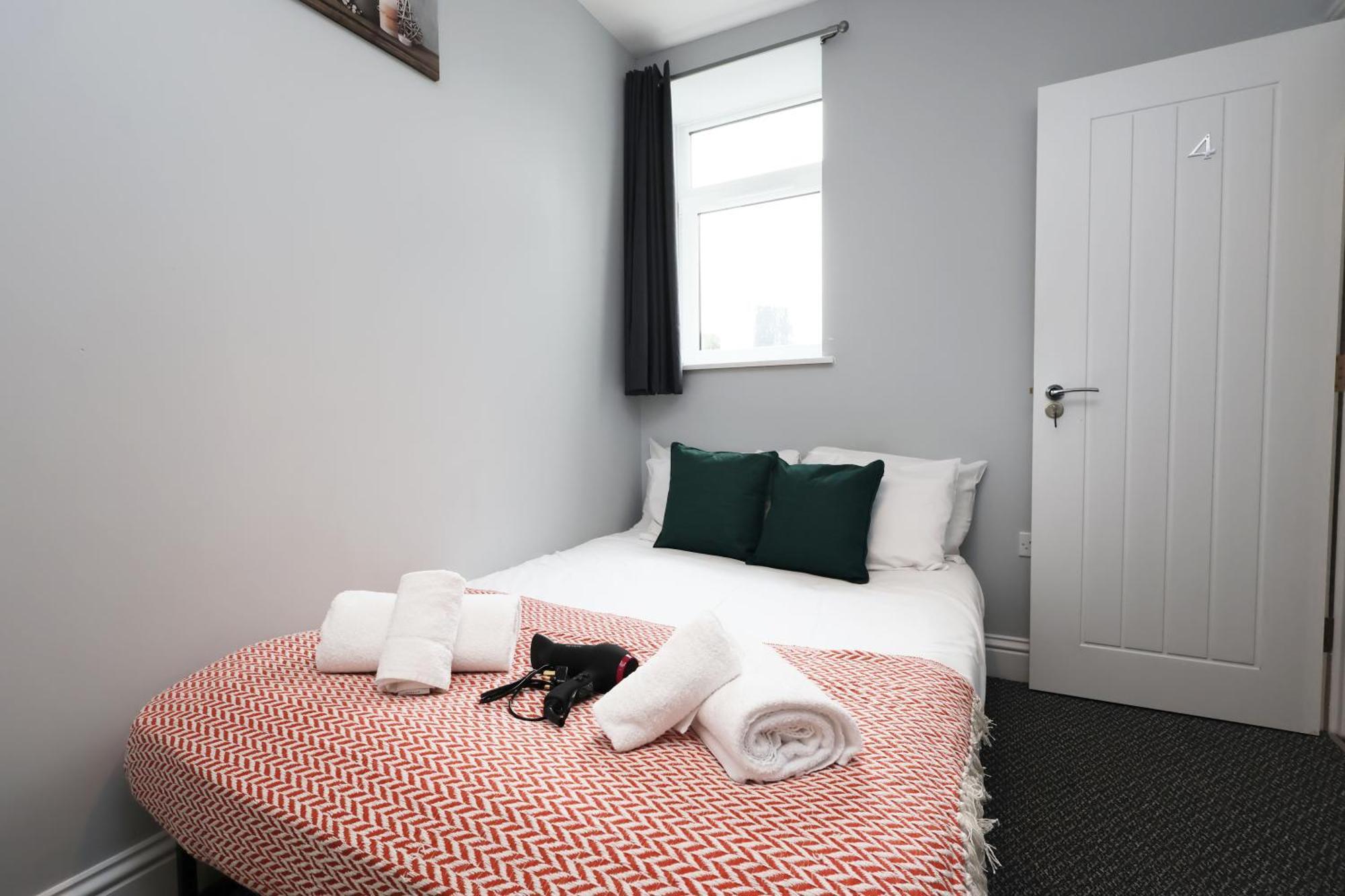En-Suite Double Rooms, Smart Tv Comfy Style Llanelli Exteriér fotografie