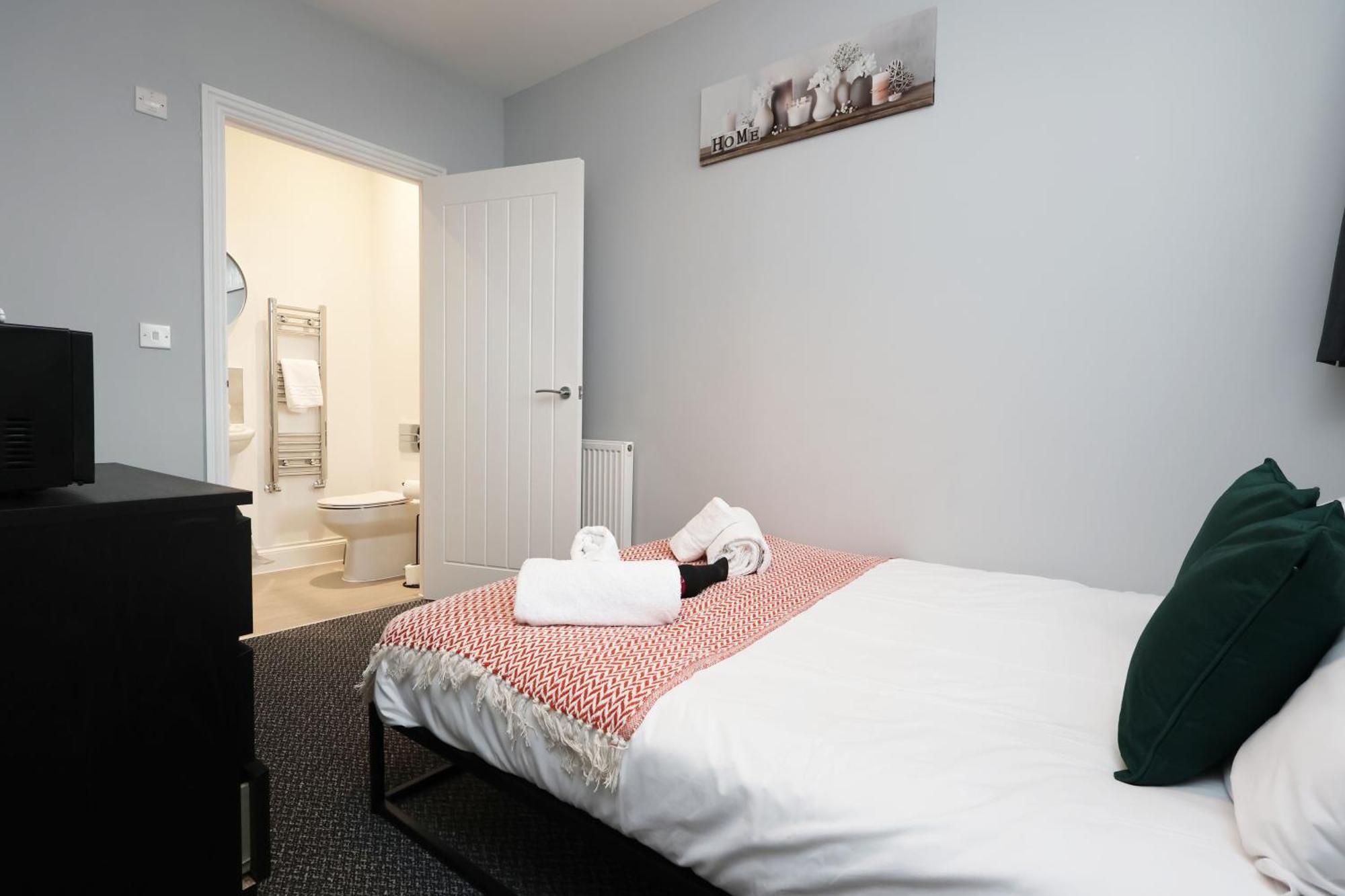 En-Suite Double Rooms, Smart Tv Comfy Style Llanelli Exteriér fotografie