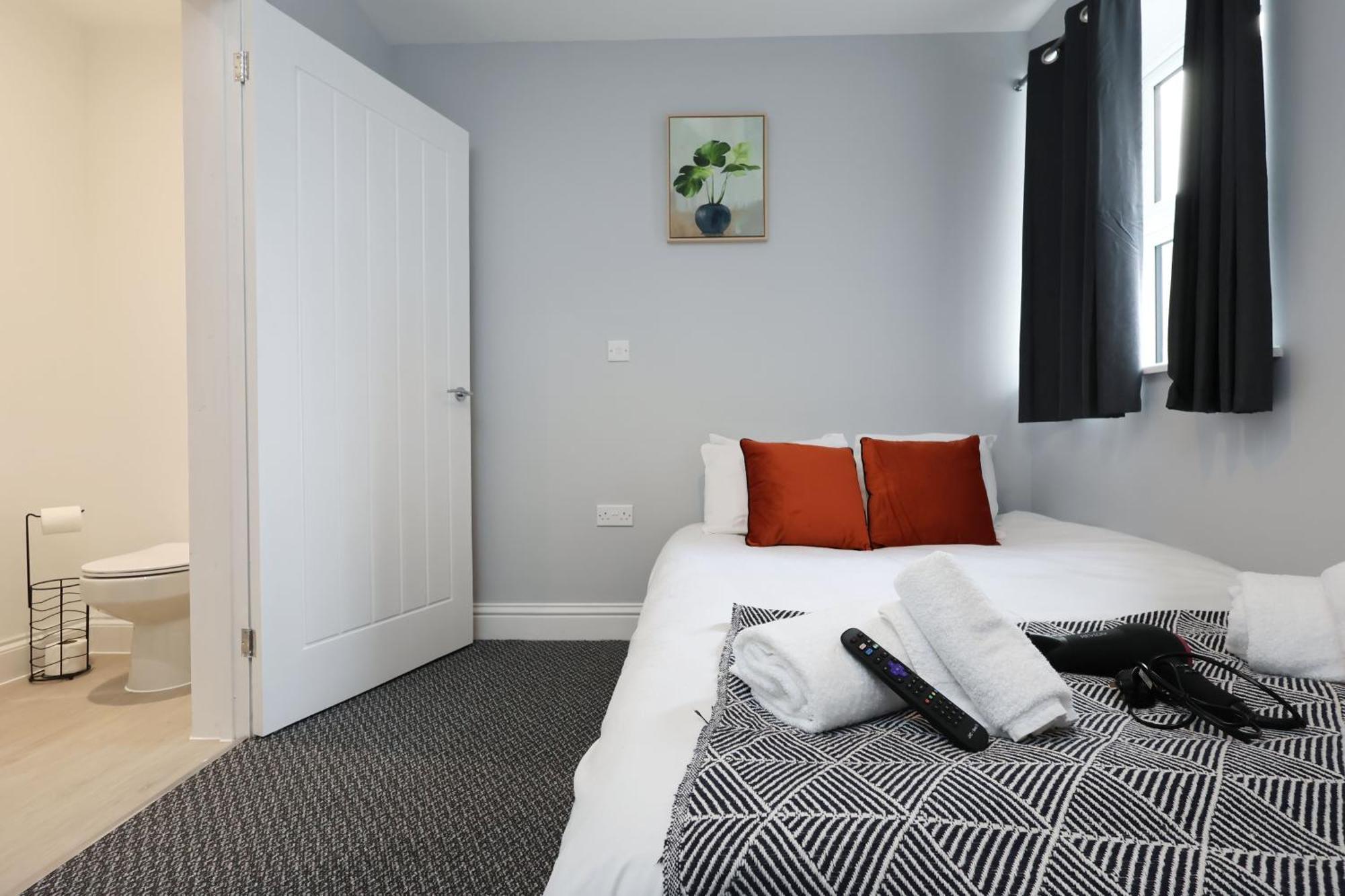 En-Suite Double Rooms, Smart Tv Comfy Style Llanelli Exteriér fotografie