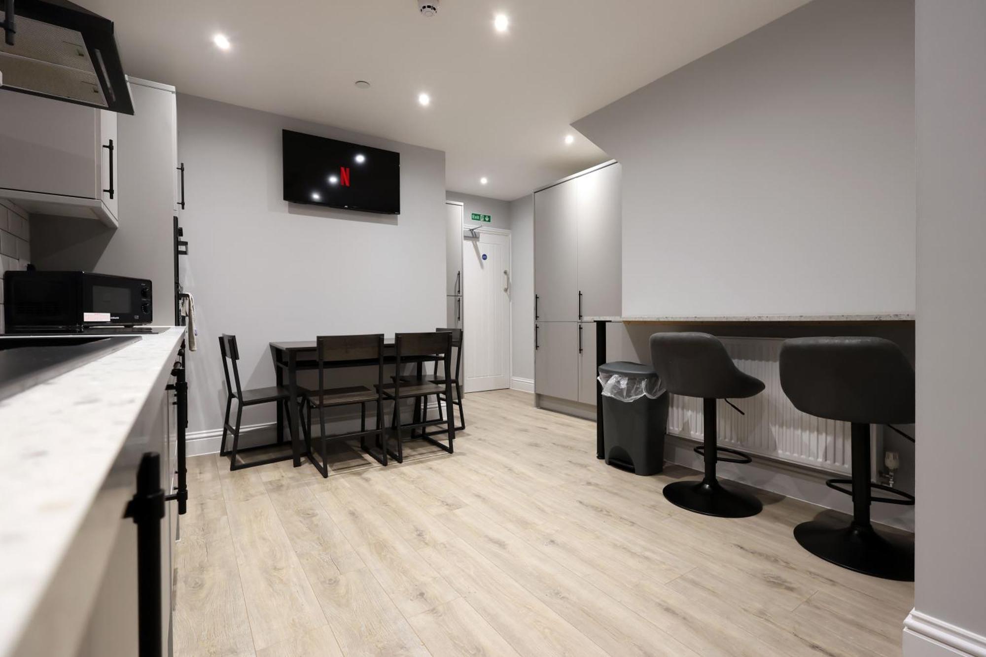 En-Suite Double Rooms, Smart Tv Comfy Style Llanelli Exteriér fotografie