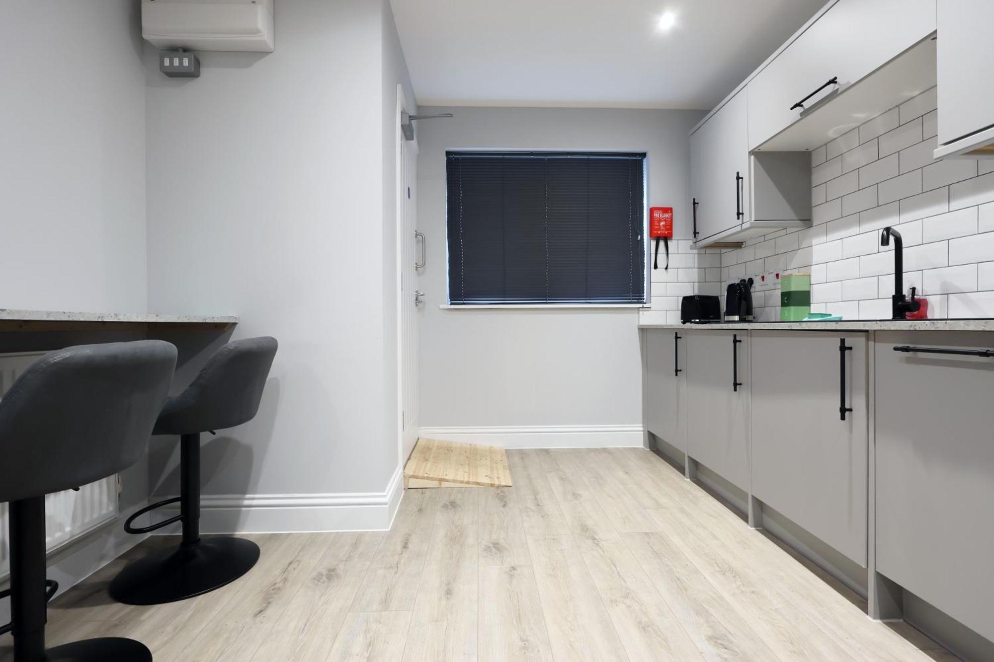 En-Suite Double Rooms, Smart Tv Comfy Style Llanelli Exteriér fotografie