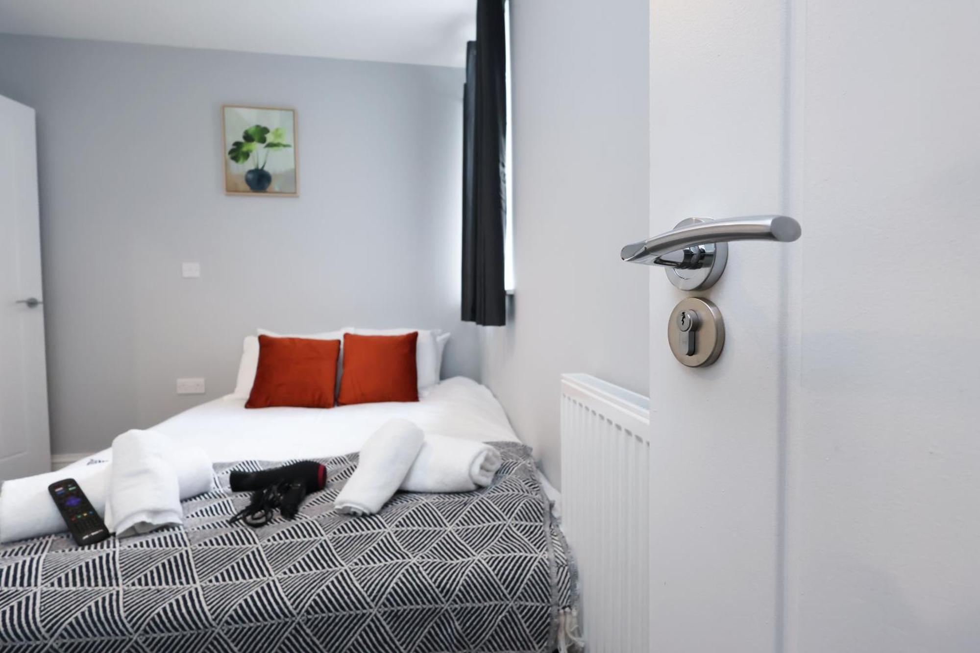 En-Suite Double Rooms, Smart Tv Comfy Style Llanelli Exteriér fotografie