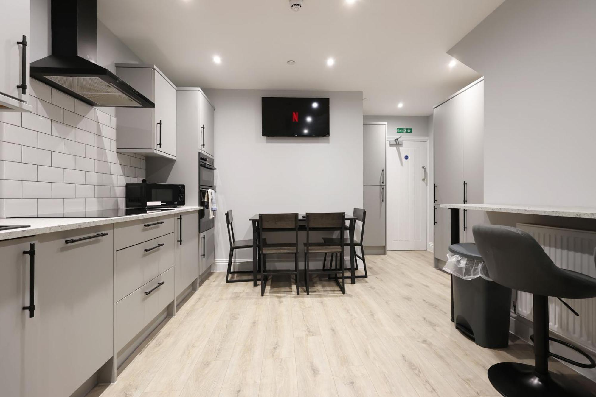 En-Suite Double Rooms, Smart Tv Comfy Style Llanelli Exteriér fotografie
