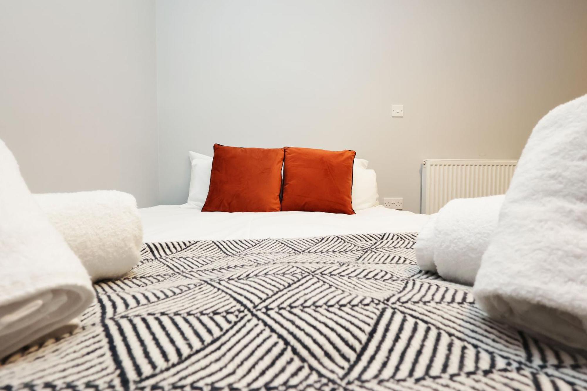 En-Suite Double Rooms, Smart Tv Comfy Style Llanelli Exteriér fotografie