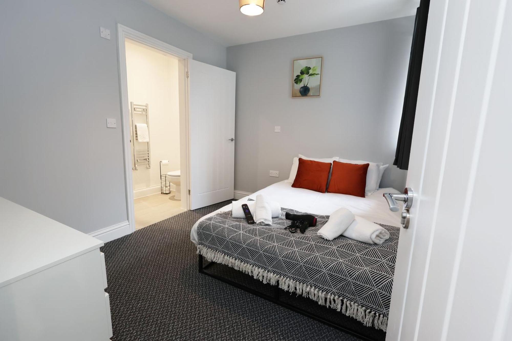 En-Suite Double Rooms, Smart Tv Comfy Style Llanelli Exteriér fotografie