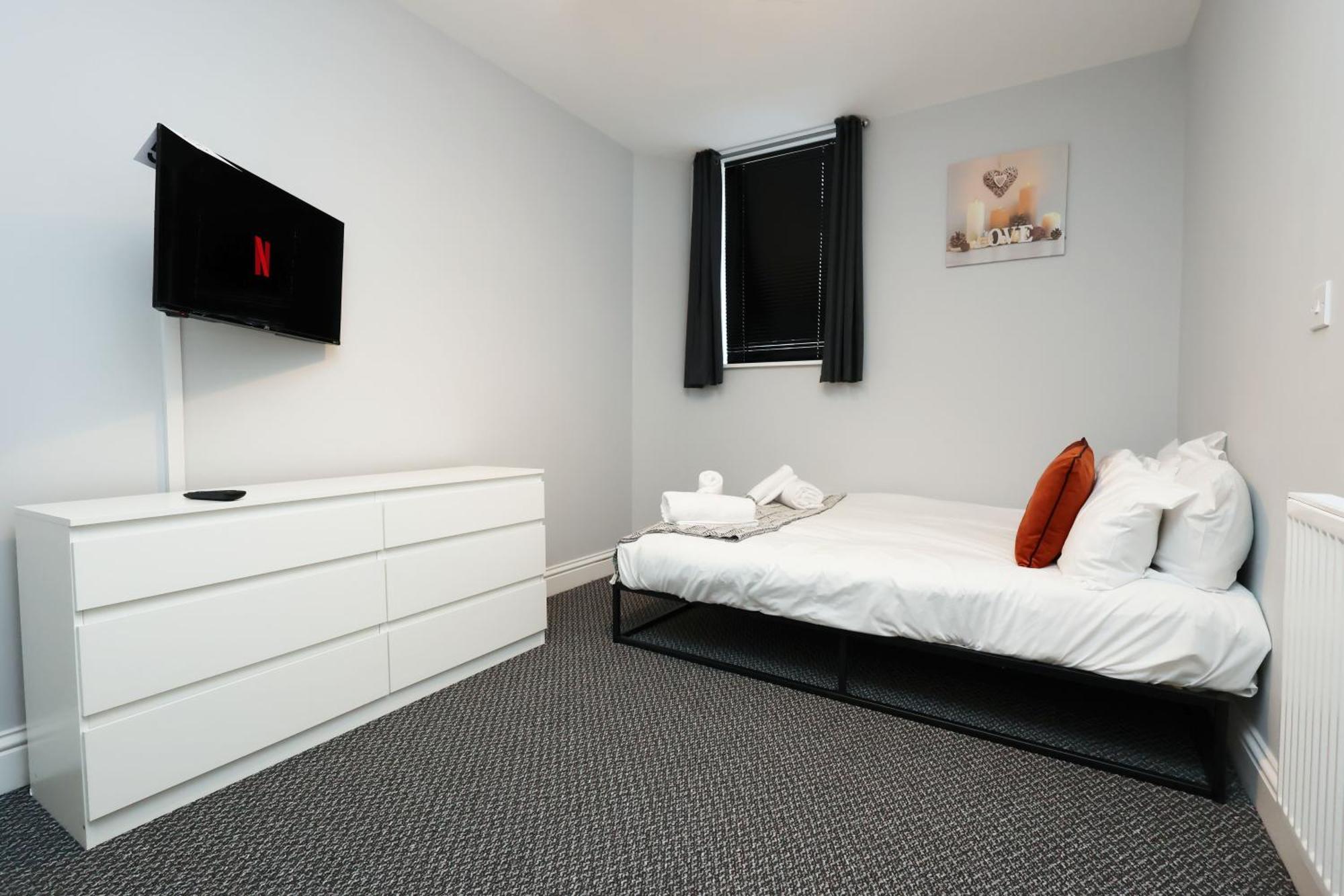 En-Suite Double Rooms, Smart Tv Comfy Style Llanelli Exteriér fotografie