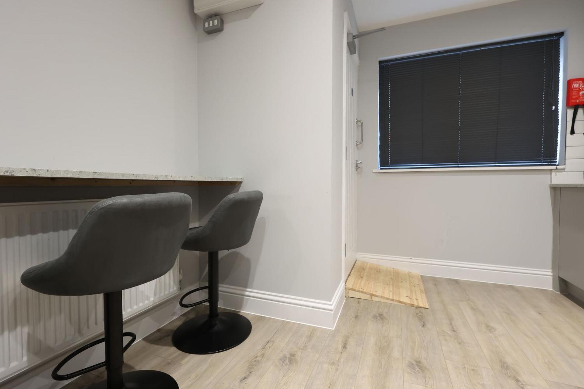 En-Suite Double Rooms, Smart Tv Comfy Style Llanelli Exteriér fotografie