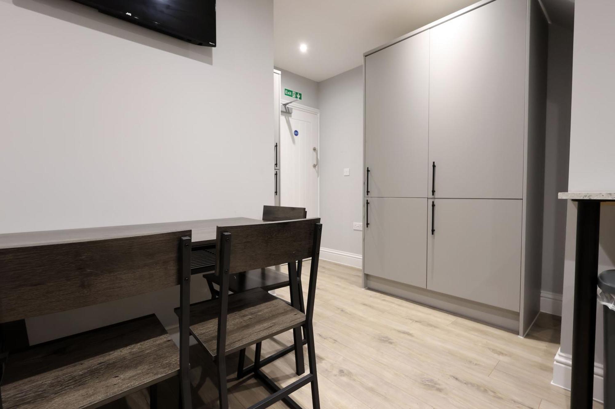 En-Suite Double Rooms, Smart Tv Comfy Style Llanelli Exteriér fotografie
