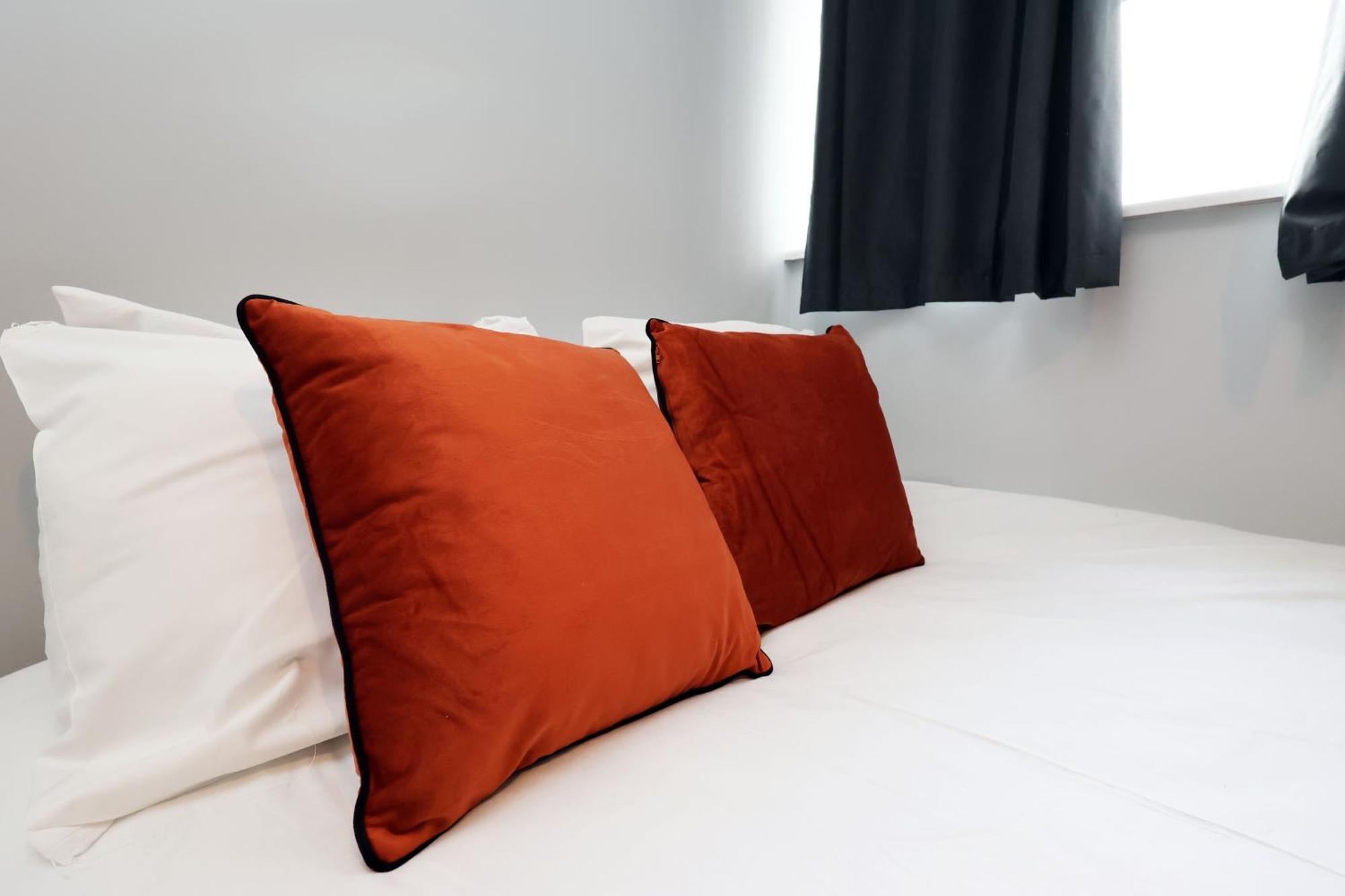 En-Suite Double Rooms, Smart Tv Comfy Style Llanelli Exteriér fotografie