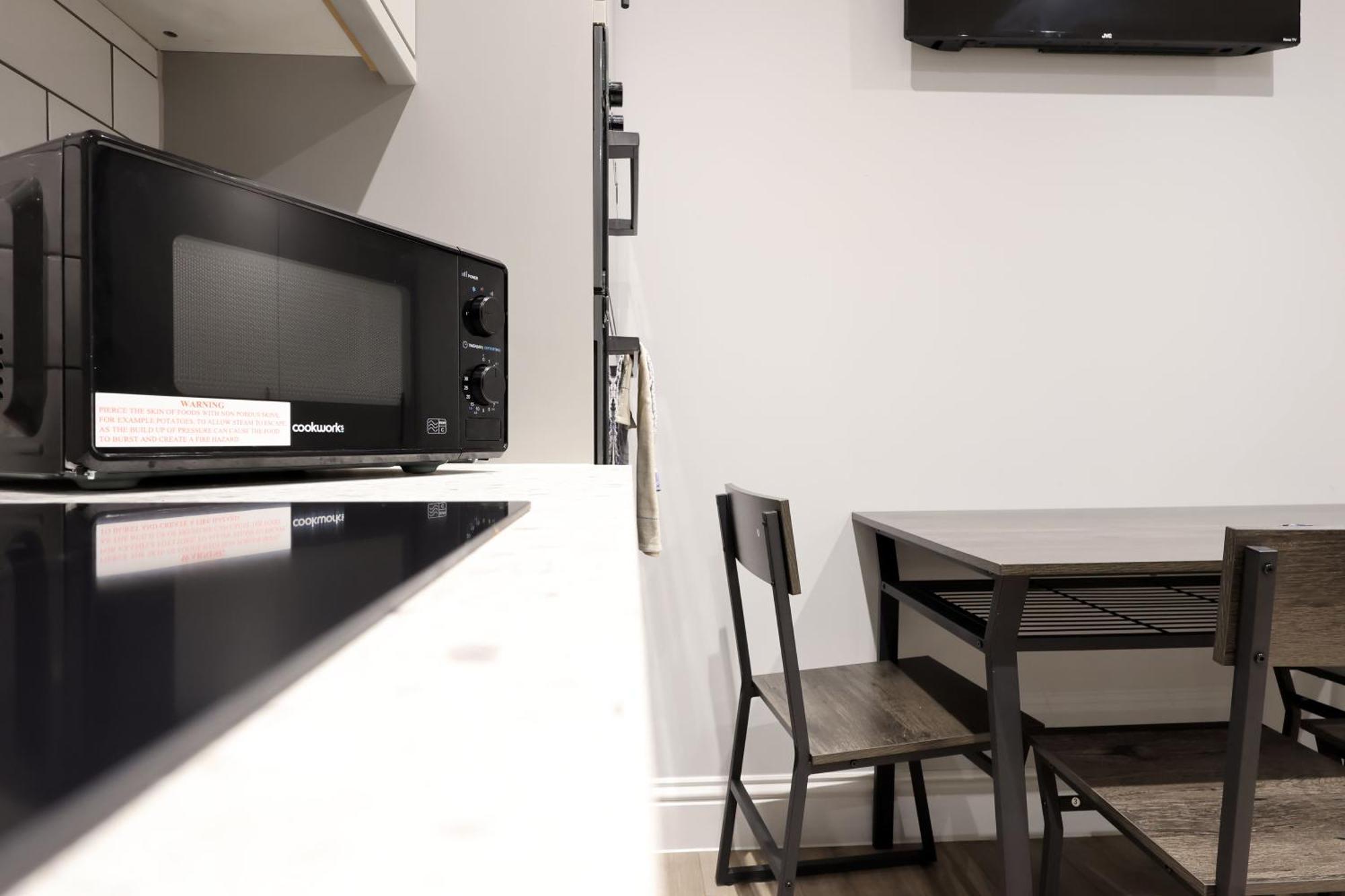 En-Suite Double Rooms, Smart Tv Comfy Style Llanelli Exteriér fotografie