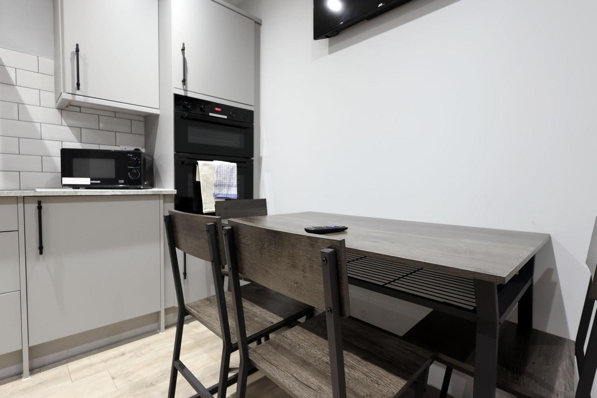 En-Suite Double Rooms, Smart Tv Comfy Style Llanelli Exteriér fotografie