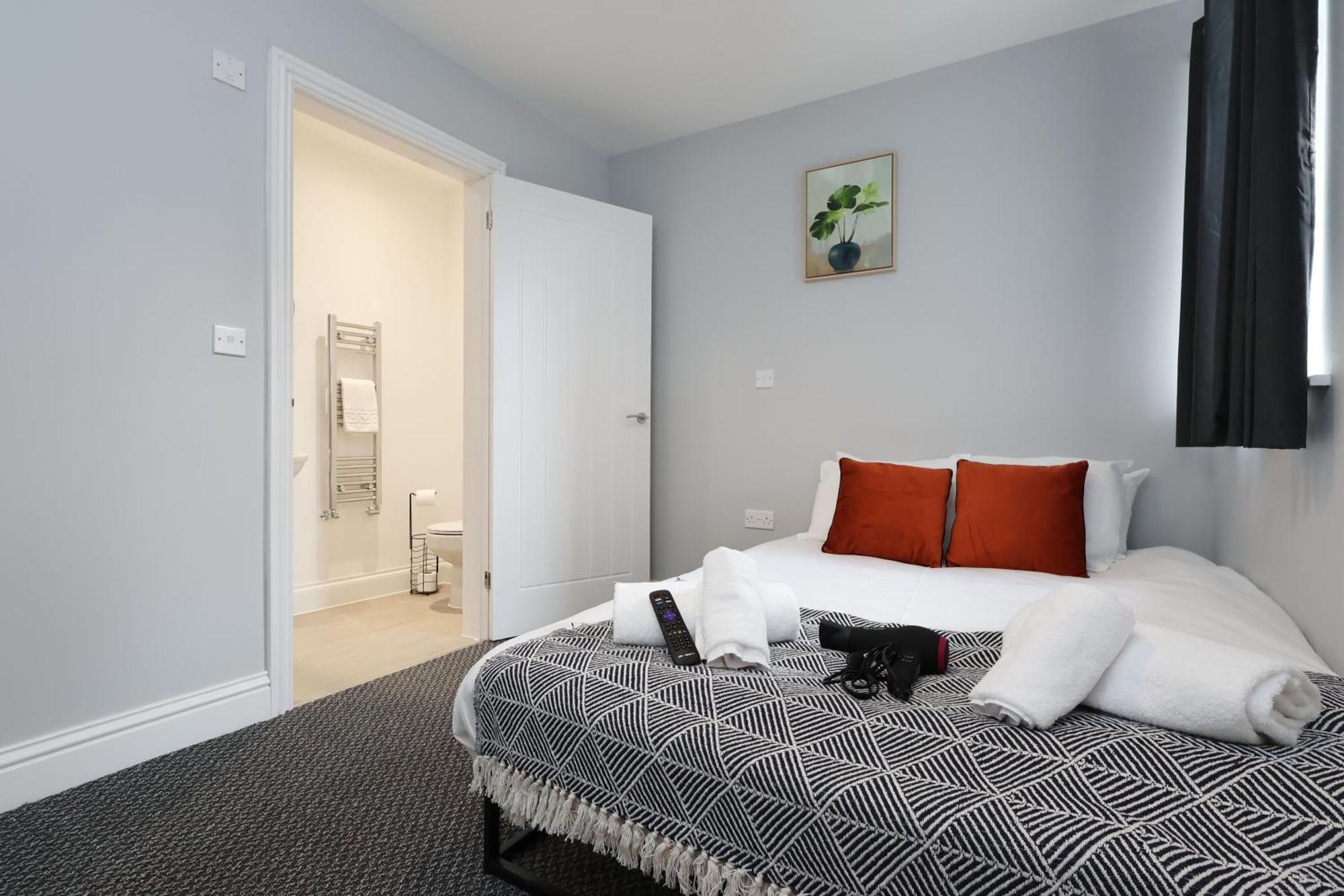 En-Suite Double Rooms, Smart Tv Comfy Style Llanelli Exteriér fotografie