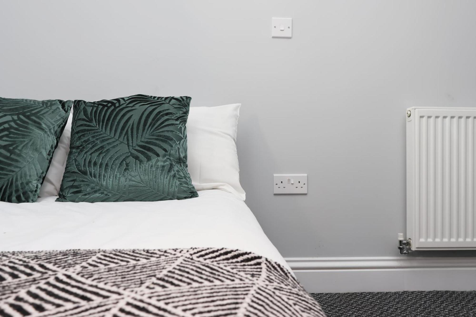 En-Suite Double Rooms, Smart Tv Comfy Style Llanelli Exteriér fotografie
