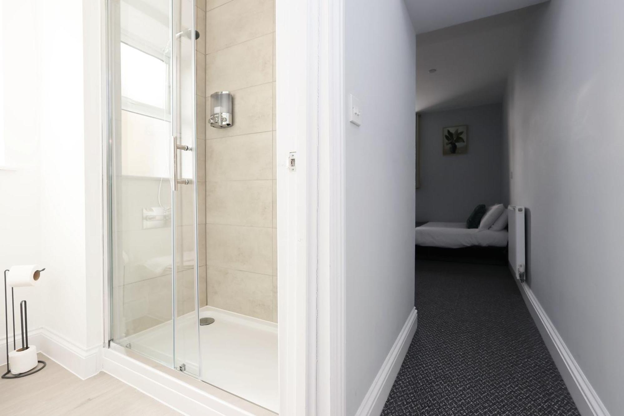 En-Suite Double Rooms, Smart Tv Comfy Style Llanelli Exteriér fotografie