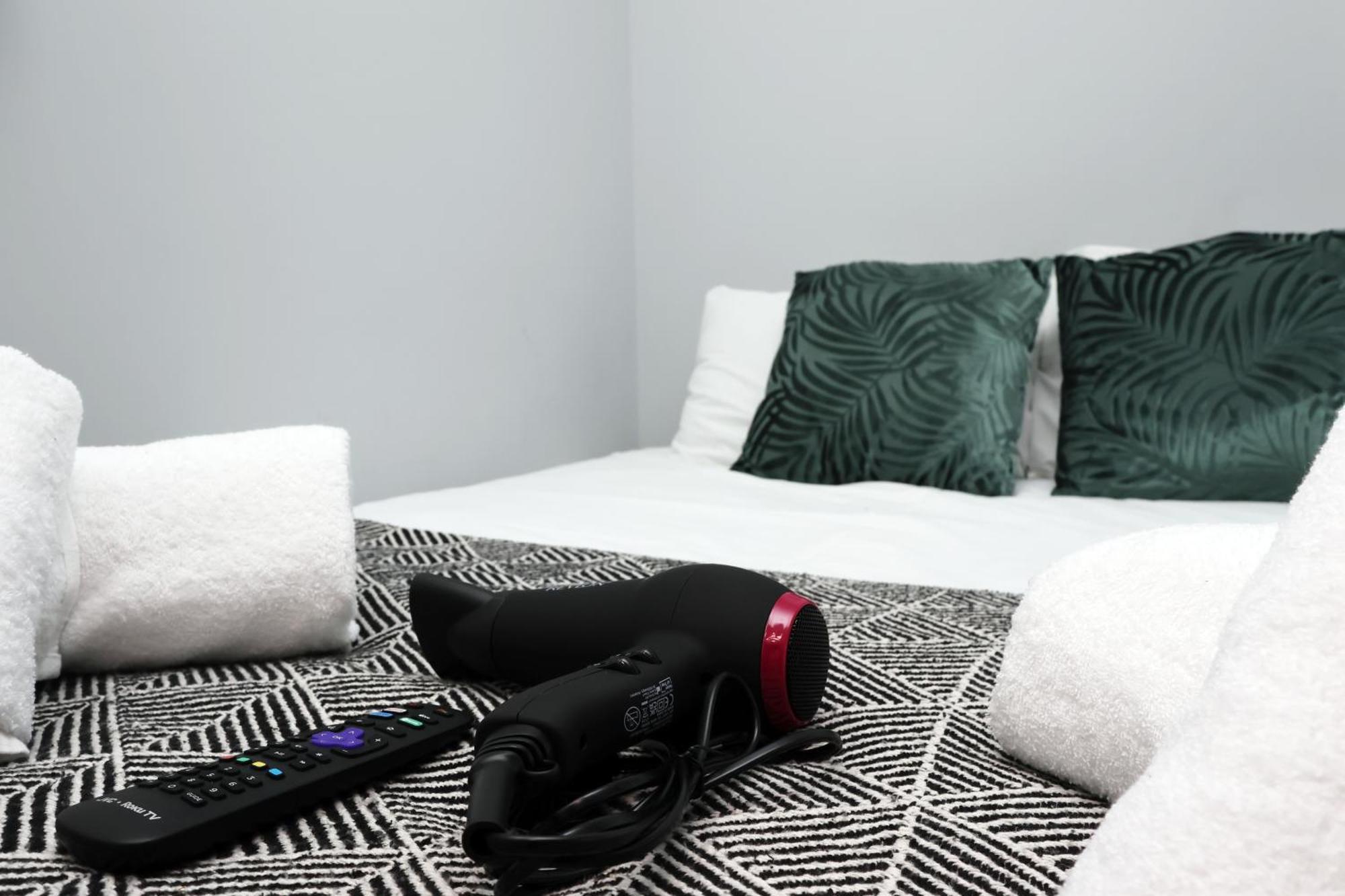 En-Suite Double Rooms, Smart Tv Comfy Style Llanelli Exteriér fotografie
